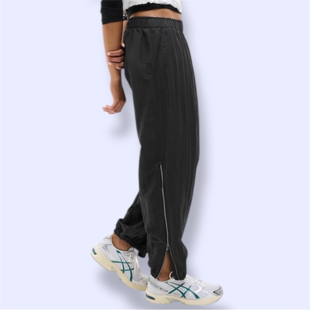 Athleta Pursuit Mid Rise Zip Jogger NWT